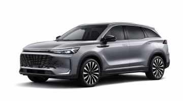 BAIC X7: Луксът на „Първа класа“, който превзема семейния SUV сегмент