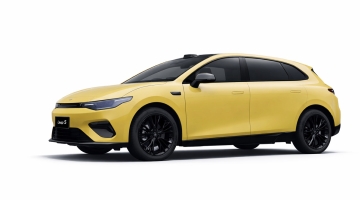 Leapmotor B05 (2026): Спортният електрически хечбек с 800V технология и ДНК от Stellant