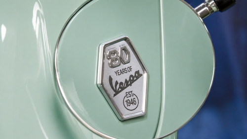 Vespa на 80: Юбилейната оса Verde 80th каца и в София