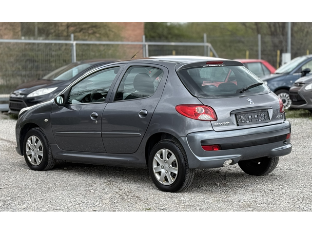 + 1.4i 75к.с *Климатик* - автомобили, коли, обяви за нови и употребявани 3