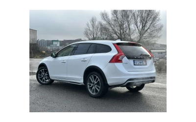 2015-volvo-v60-cross-country - 3