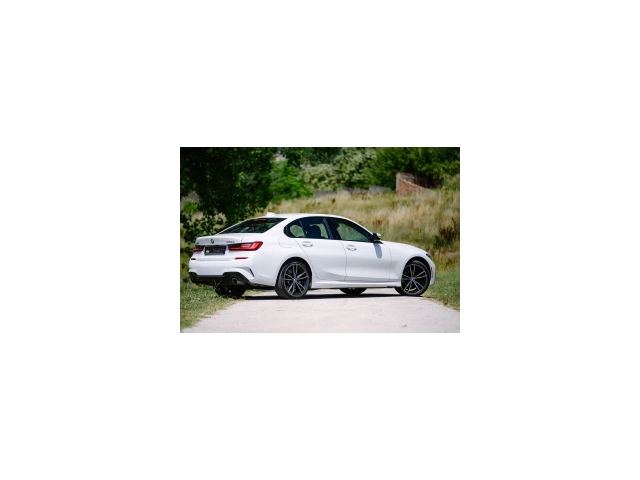2021 BMW 330 xDrive 330e - автомобили, коли, обяви за нови и употребявани 1
