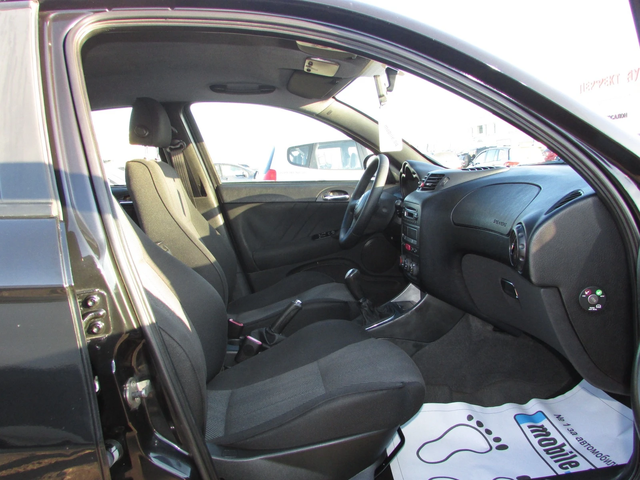 Alfa Romeo 147 1.6i EURO4 - автомобили, коли, обяви за нови и употребявани 9