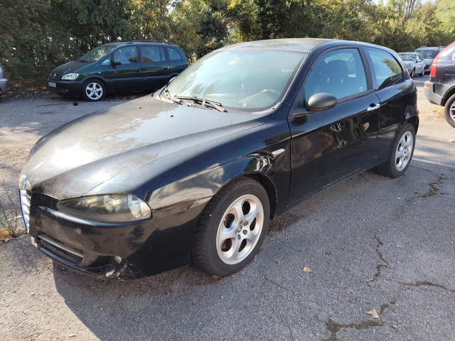 Alfa Romeo 147 1, 6i 105ps KLIMA - автомобили, коли, обяви за нови и употребявани 0