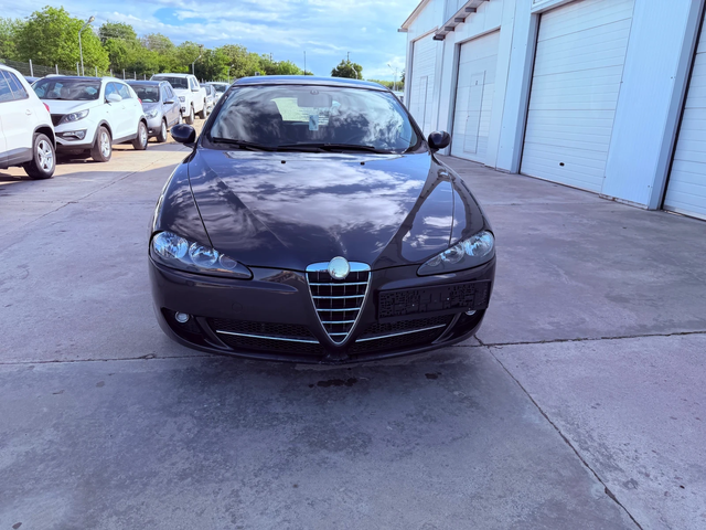 Alfa Romeo 147 1.6i 16V* GPL-Metano* UNIKAT* - автомобили, коли, обяви за нови и употребявани 10