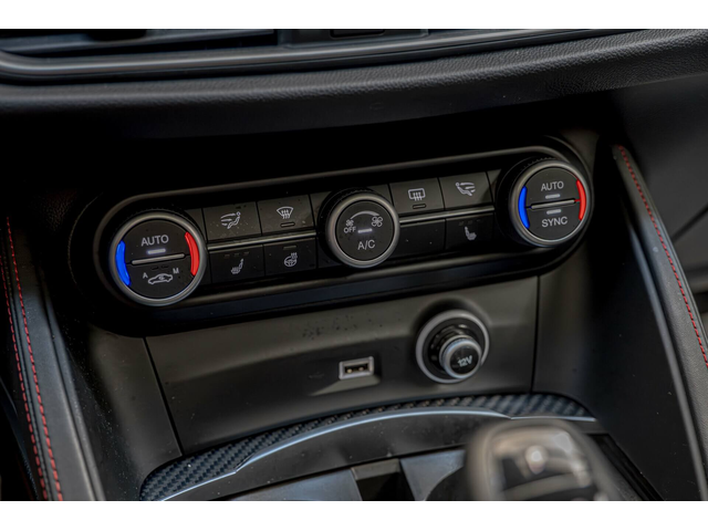 Alfa Romeo 2.9 BiTurbo Q4/AWD/Carbon/Harman Kardon/Камера - автомобили, коли, обяви за нови и употребявани 11