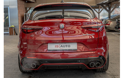 alfa-romeo-2-9-biturbo-q4-awd-carbon-harman-kardon-kamera - 2