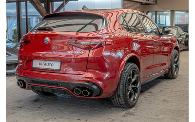 alfa-romeo-2-9-biturbo-q4-awd-carbon-harman-kardon-kamera - 3