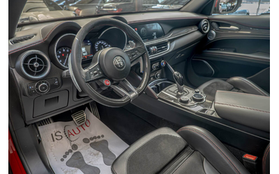 alfa-romeo-2-9-biturbo-q4-awd-carbon-harman-kardon-kamera - 5