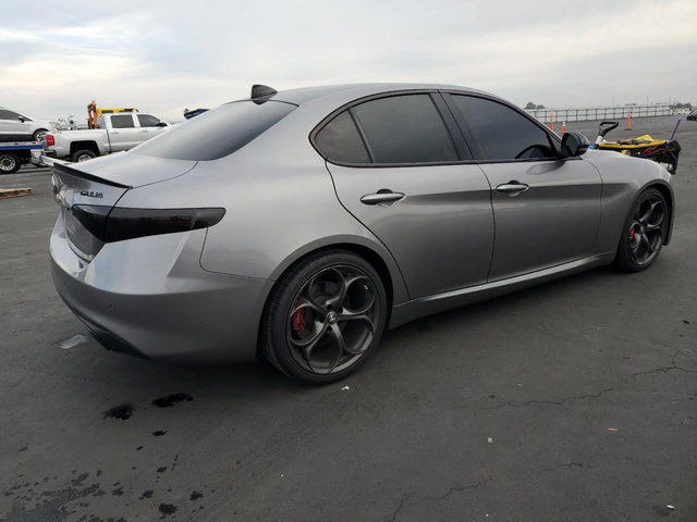 Alfa Romeo Giulia DISTRONIC* КОЖА* ПОДГРЕВ* - автомобили, коли, обяви за нови и употребявани 2