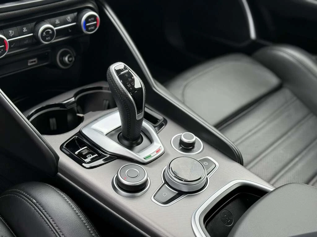 Alfa Romeo Giulia * CARFAX * ЦЕНА ДО БГ - автомобили, коли, обяви за нови и употребявани 10