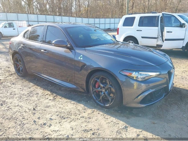 Alfa Romeo Giulia 2017 ALFA ROMEO GIULIA QUADRIFOGLIO RWD - автомобили, коли, обяви за нови и употребявани 0