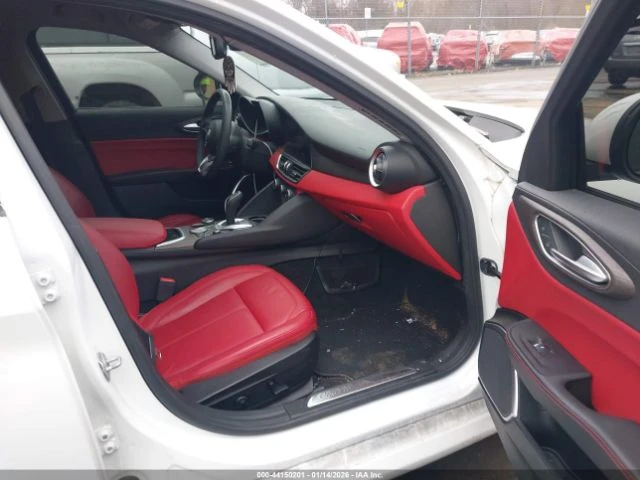 Alfa Romeo Giulia TI AWD - автомобили, коли, обяви за нови и употребявани 10