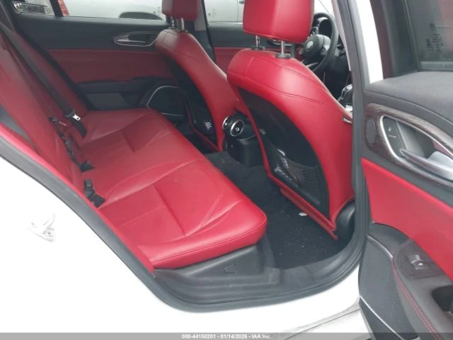 Alfa Romeo Giulia TI AWD - автомобили, коли, обяви за нови и употребявани 11