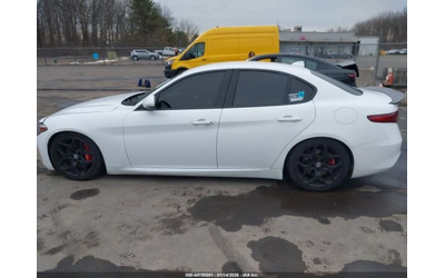 Alfa Romeo Giulia TI AWD - автомобили, коли, обяви за нови и употребявани 7