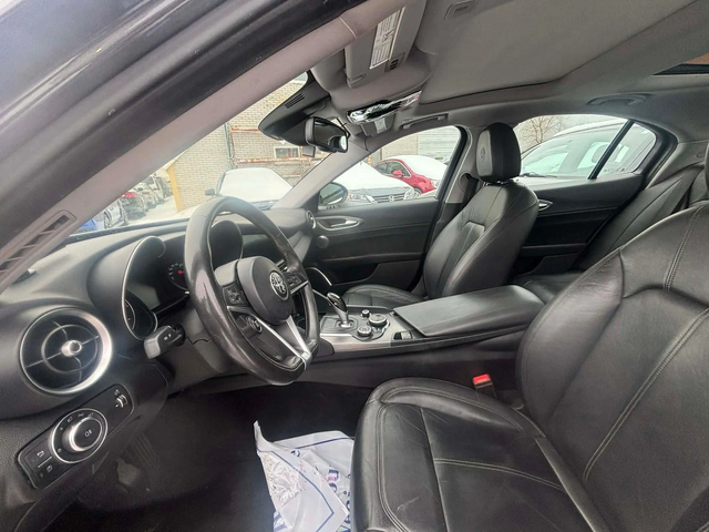 Alfa Romeo Giulia TI С РЕГИСТРАЦИЯ & АВТО КРЕДИТ - автомобили, коли, обяви за нови и употребявани 6