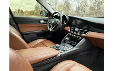 Alfa Romeo Giulia 2.0T* RWD - автомобили, коли, обяви за нови и употребявани 6