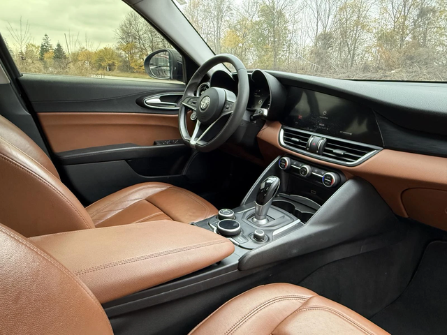 Alfa Romeo Giulia 2.0T* RWD - автомобили, коли, обяви за нови и употребявани 6