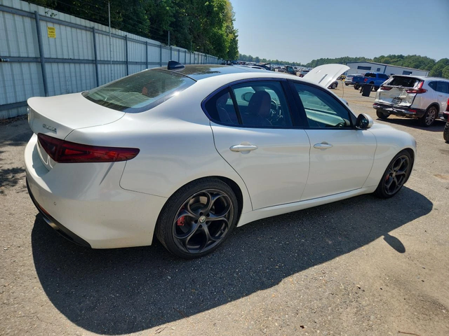Alfa Romeo Giulia 2.0* TI* РЕАЛНИ КМ* ПЕРФЕКТНА - автомобили, коли, обяви за нови и употребявани 4