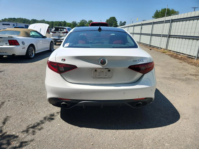 Alfa Romeo Giulia 2.0* TI* РЕАЛНИ КМ* ПЕРФЕКТНА - автомобили, коли, обяви за нови и употребявани 5