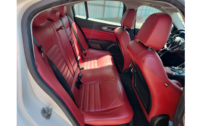 Alfa Romeo Giulia 2.0* TI* РЕАЛНИ КМ* ПЕРФЕКТНА - автомобили, коли, обяви за нови и употребявани 8