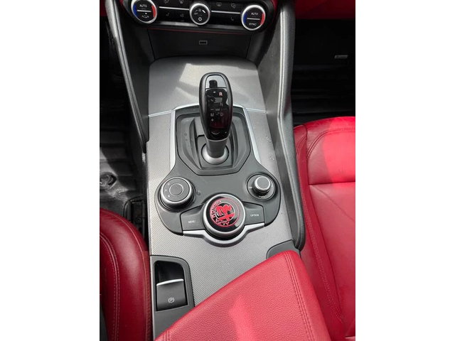 Alfa Romeo Giulia Ti Sport Q4* HARMAN KARDON* KEYLESS* ПОДГРЕВ* - автомобили, коли, обяви за нови и употребявани 13