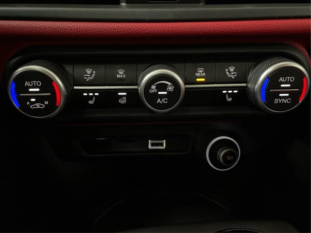 Alfa Romeo Giulia АвтоКредит* (ЦЕНА ДО БГ) - автомобили, коли, обяви за нови и употребявани 13