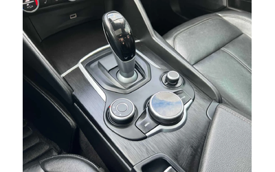 Alfa Romeo Giulia * Q4 * ПОДГРЕВ * NAVI * ZF8 - автомобили, коли, обяви за нови и употребявани 10