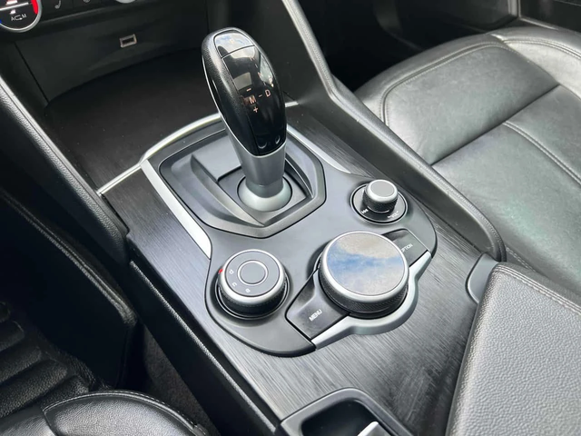 Alfa Romeo Giulia * Q4 * ПОДГРЕВ * NAVI * ZF8 - автомобили, коли, обяви за нови и употребявани 10