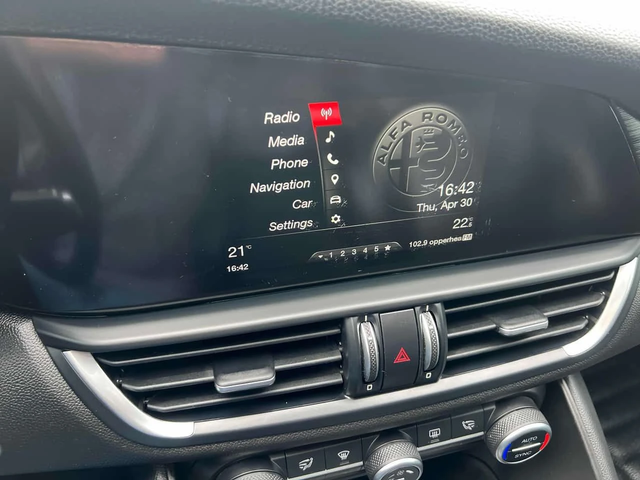 Alfa Romeo Giulia * Q4 * ПОДГРЕВ * NAVI * ZF8 - автомобили, коли, обяви за нови и употребявани 9