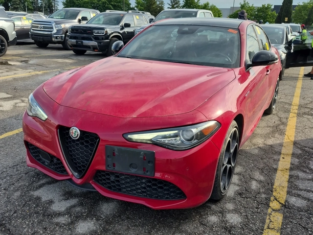 Alfa Romeo Giulia VELOCE/AWD/H&K/Distronic/RED Interior - автомобили, коли, обяви за нови и употребявани 0