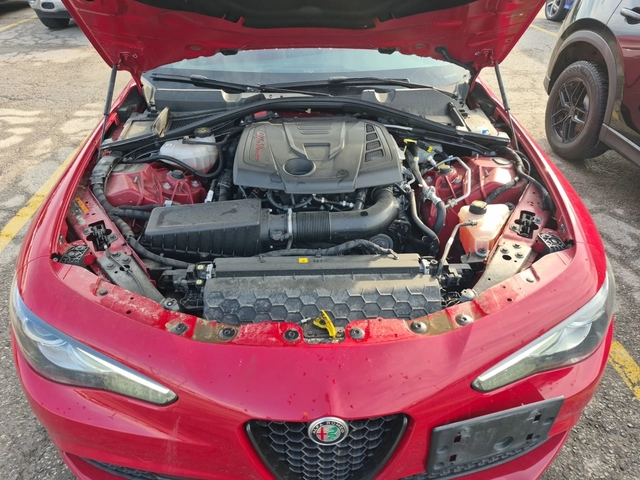 Alfa Romeo Giulia VELOCE/AWD/H&K/Distronic/RED Interior - автомобили, коли, обяви за нови и употребявани 13