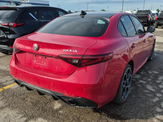 Alfa Romeo Giulia VELOCE/AWD/H&K/Distronic/RED Interior - автомобили, коли, обяви за нови и употребявани 2
