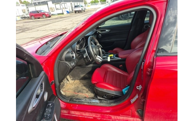 Alfa Romeo Giulia VELOCE/AWD/H&K/Distronic/RED Interior - автомобили, коли, обяви за нови и употребявани 8