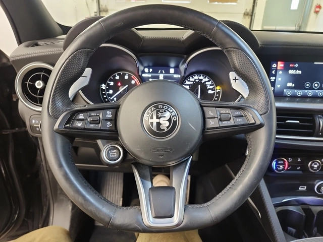 Alfa Romeo Giulia Veloce/AWD/H&K/Pano/Distronic/Red Interior - автомобили, коли, обяви за нови и употребявани 13