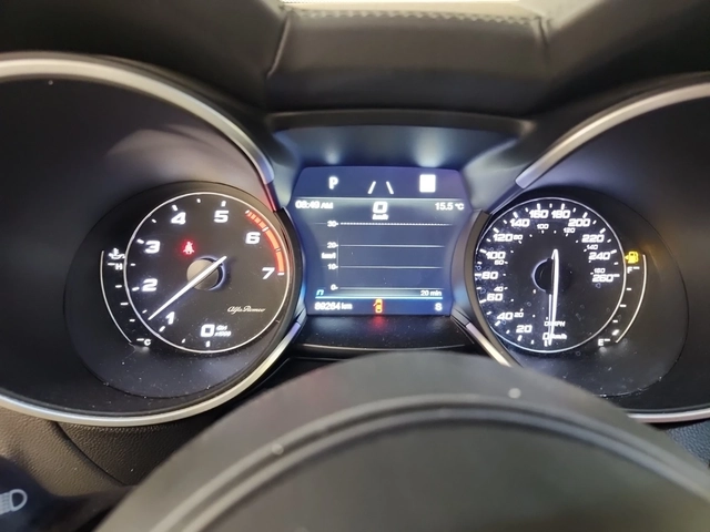 Alfa Romeo Giulia Veloce/AWD/H&K/Pano/Distronic/Red Interior - автомобили, коли, обяви за нови и употребявани 14