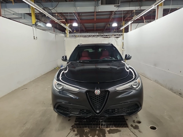 Alfa Romeo Giulia Veloce/AWD/H&K/Pano/Distronic/Red Interior - автомобили, коли, обяви за нови и употребявани 2
