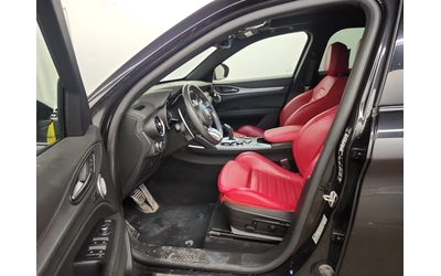 Alfa Romeo Giulia Veloce/AWD/H&K/Pano/Distronic/Red Interior - автомобили, коли, обяви за нови и употребявани 8