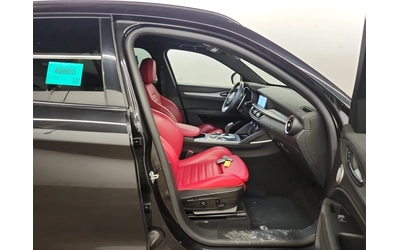 Alfa Romeo Giulia Veloce/AWD/H&K/Pano/Distronic/Red Interior - автомобили, коли, обяви за нови и употребявани 9