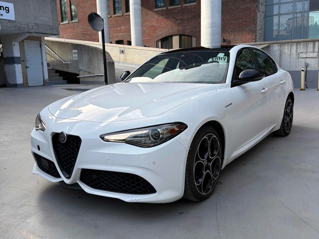 Alfa Romeo Giulia VELOCE/AWD/H&K/Distronic - автомобили, коли, обяви за нови и употребявани 0