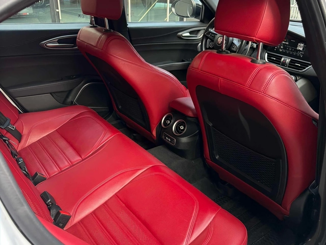 Alfa Romeo Giulia VELOCE/AWD/H&K/Distronic - автомобили, коли, обяви за нови и употребявани 10