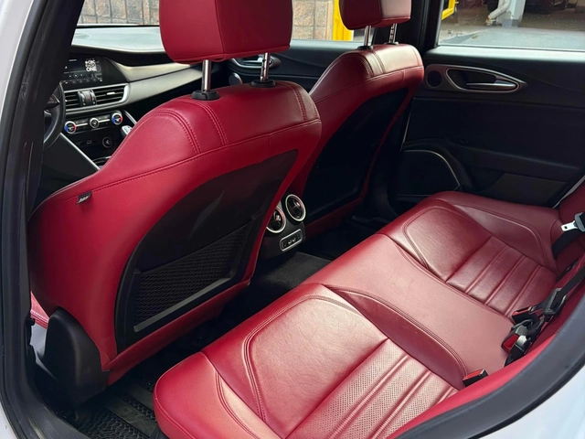Alfa Romeo Giulia VELOCE/AWD/H&K/Distronic - автомобили, коли, обяви за нови и употребявани 11
