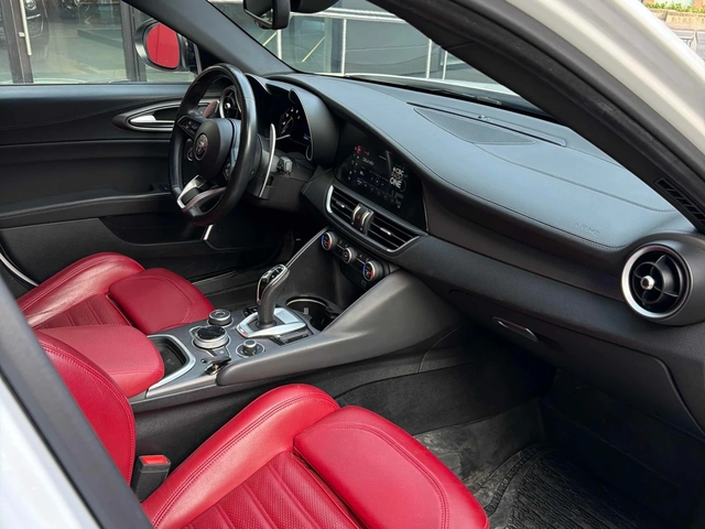 Alfa Romeo Giulia VELOCE/AWD/H&K/Distronic - автомобили, коли, обяви за нови и употребявани 8