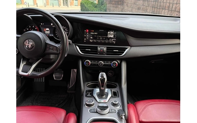 Alfa Romeo Giulia VELOCE/AWD/H&K/Distronic - автомобили, коли, обяви за нови и употребявани 9