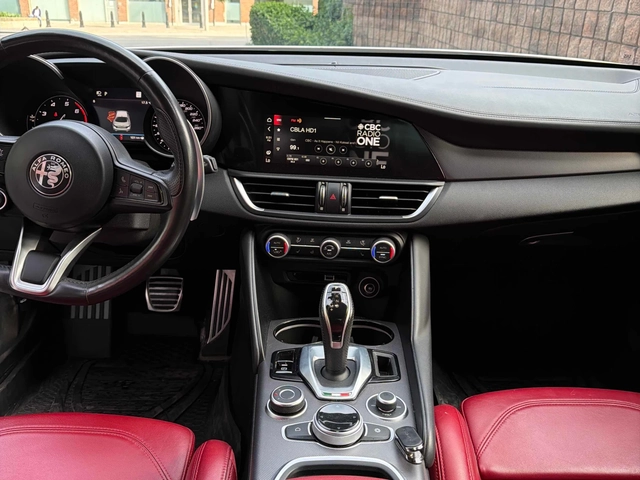 Alfa Romeo Giulia VELOCE/AWD/H&K/Distronic - автомобили, коли, обяви за нови и употребявани 9