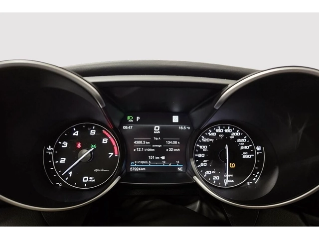 Alfa Romeo Giulia 2022 Alfa Romeo Giulia Veloce - автомобили, коли, обяви за нови и употребявани 7