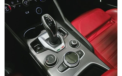 Alfa Romeo Giulia 2022 Alfa Romeo Giulia Veloce - автомобили, коли, обяви за нови и употребявани 9