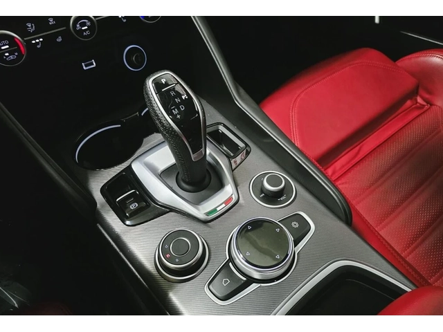 Alfa Romeo Giulia 2022 Alfa Romeo Giulia Veloce - автомобили, коли, обяви за нови и употребявани 9