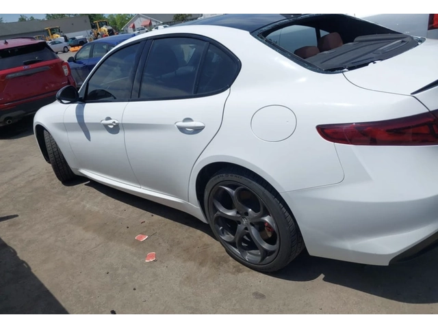 Alfa Romeo Giulia Q4 TI SPORT - автомобили, коли, обяви за нови и употребявани 10