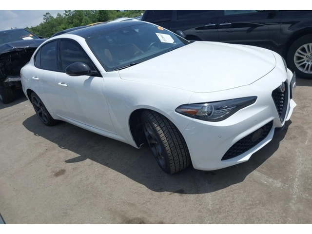 Alfa Romeo Giulia Q4 TI SPORT - автомобили, коли, обяви за нови и употребявани 1